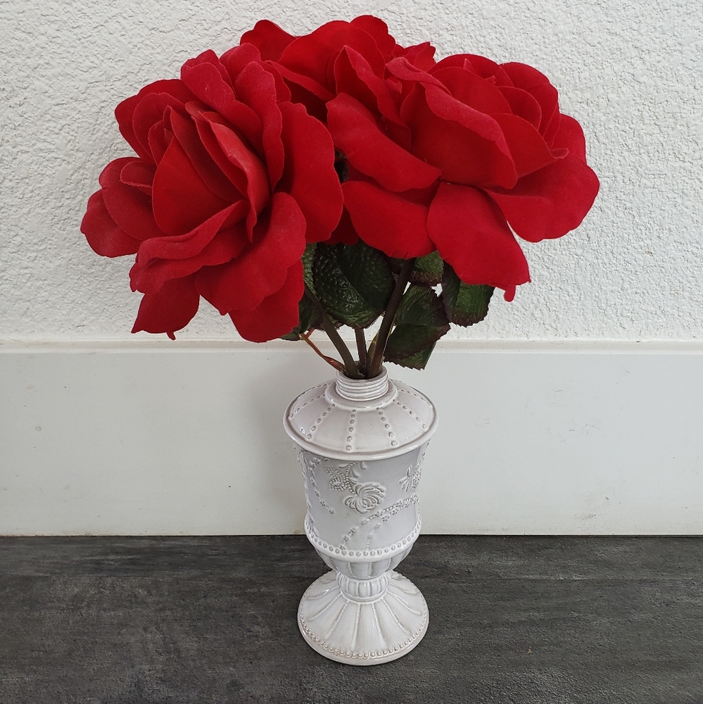 White Rose Victorian Vase Decor